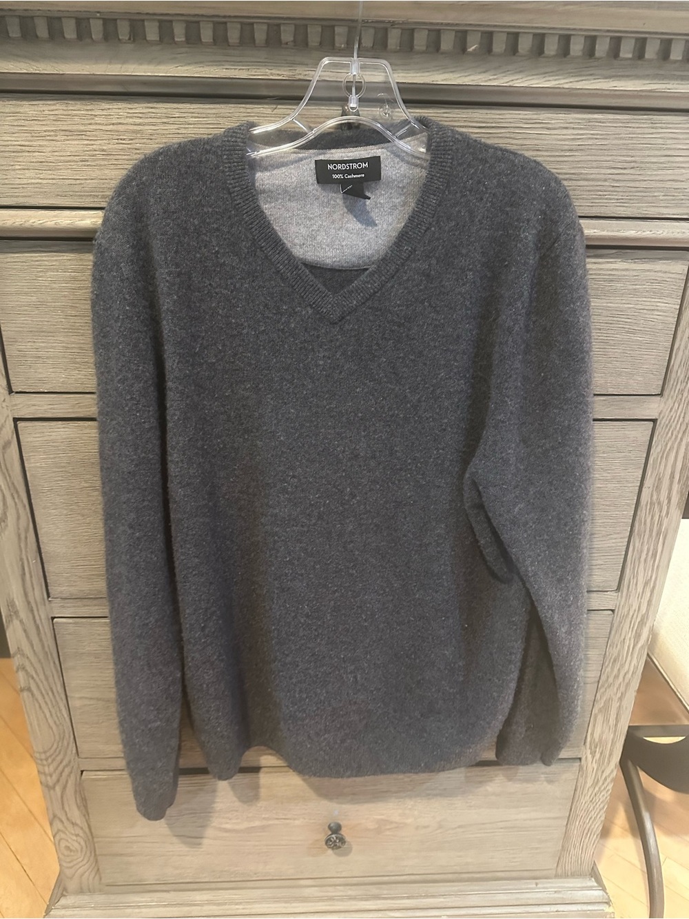 Nordstrom Men’s V-Neck Cashmere Sweater - Charcoal Gray. Size